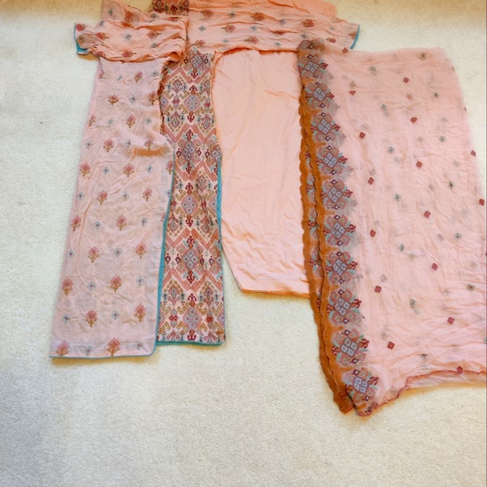 Pakistani Indian shalwar kameez suit